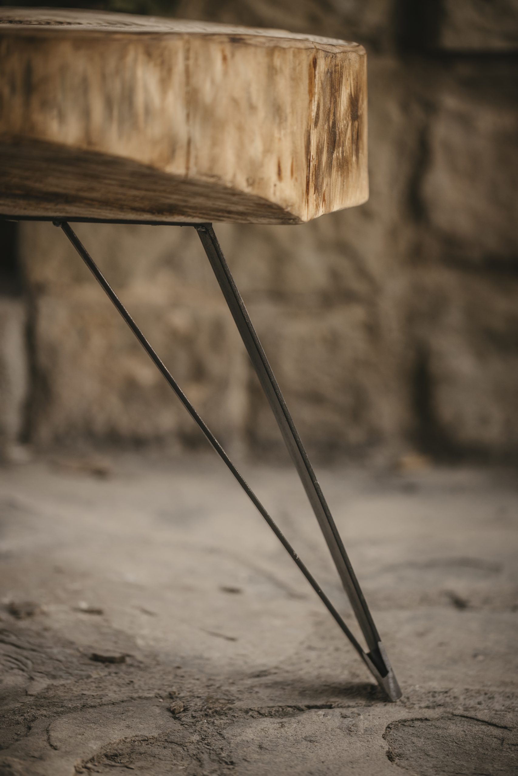 Patas mesita de cafe artesanal de madera y metal