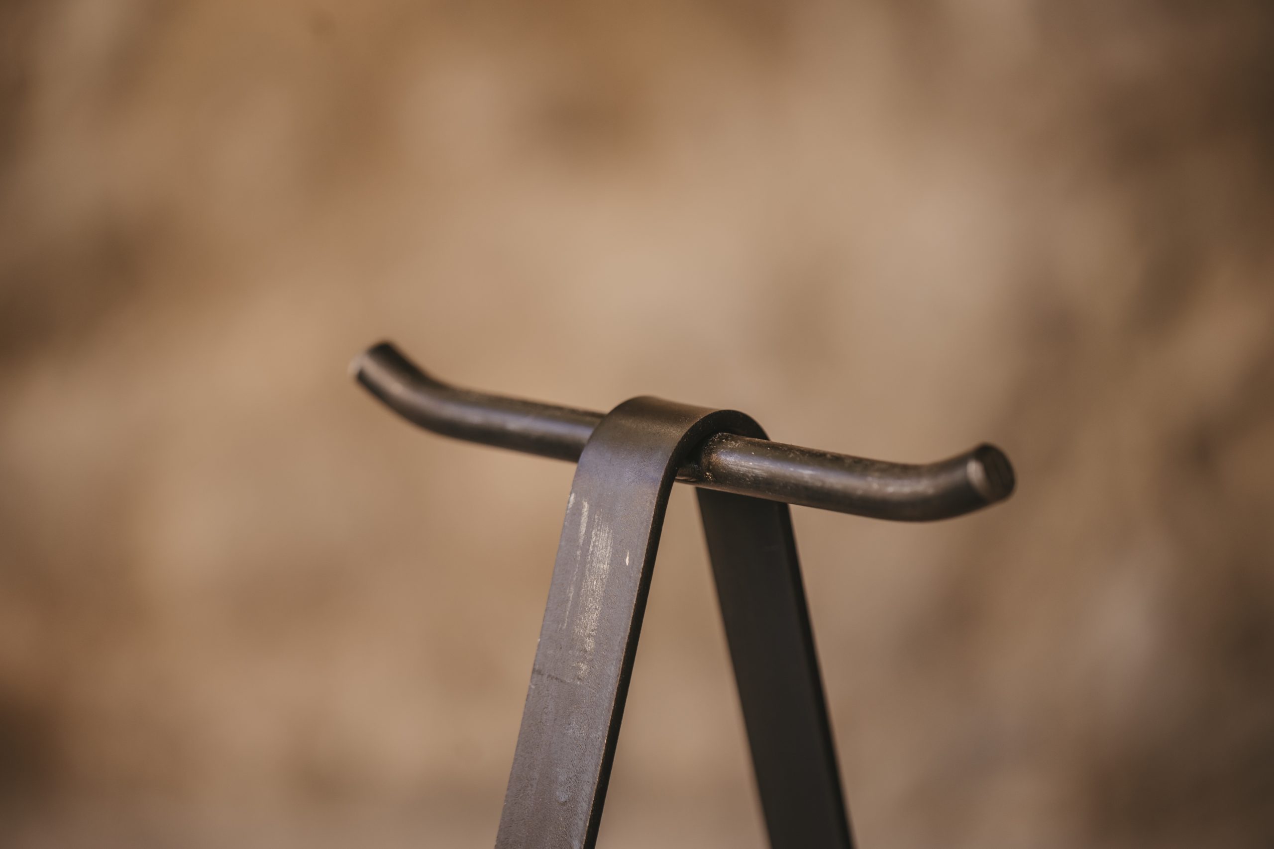 Accesorio para chimenea artesanal de metal y madera