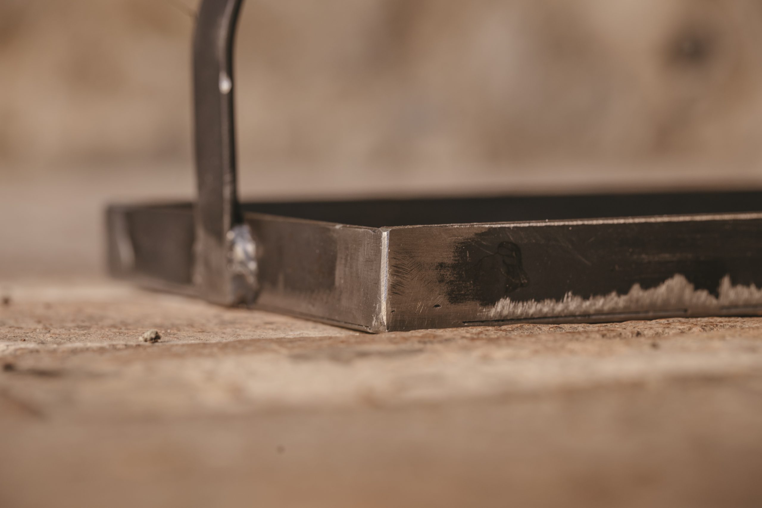 Accesorio para chimenea artesanal de metal y madera