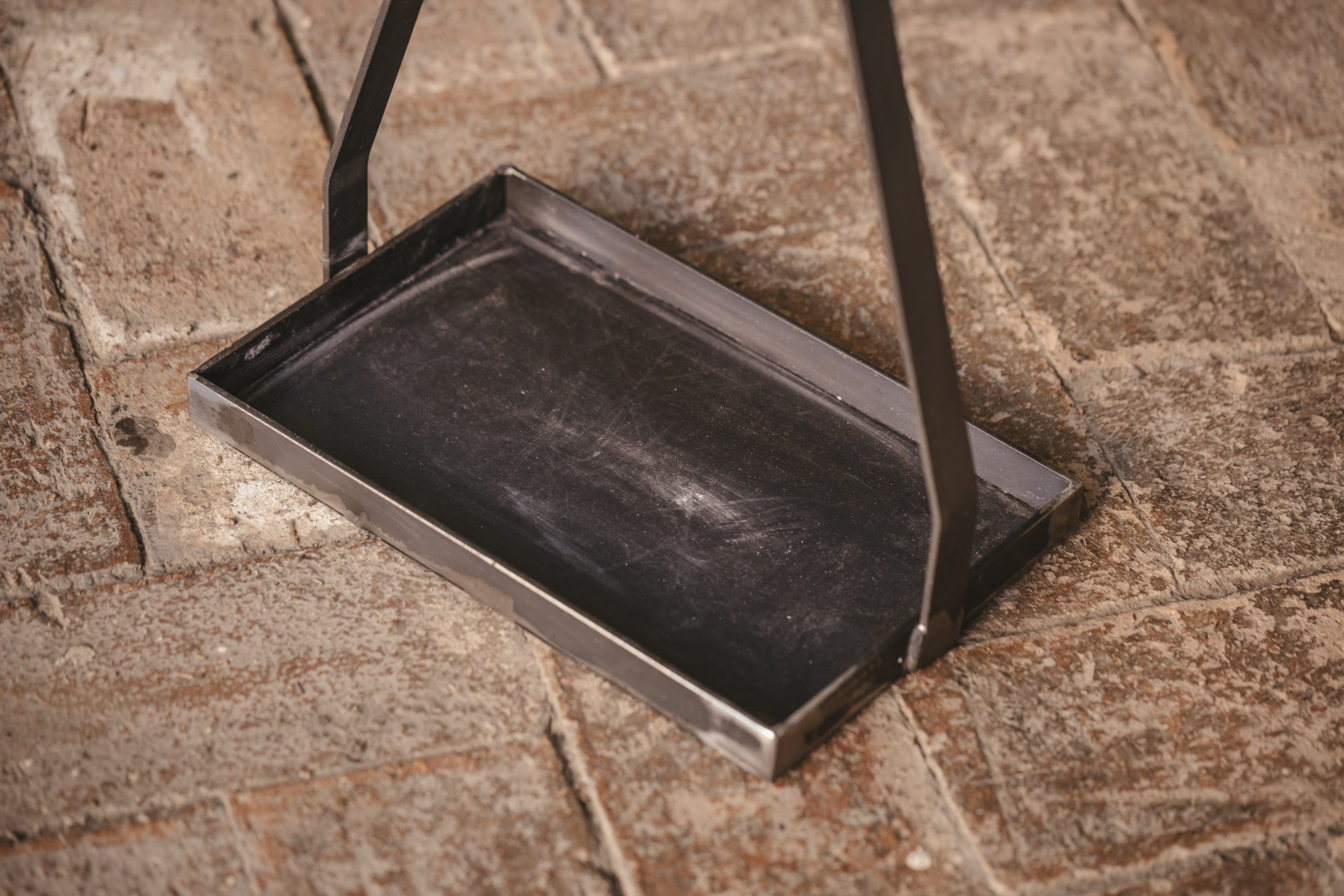 Accesorio para chimenea artesanal de metal y madera