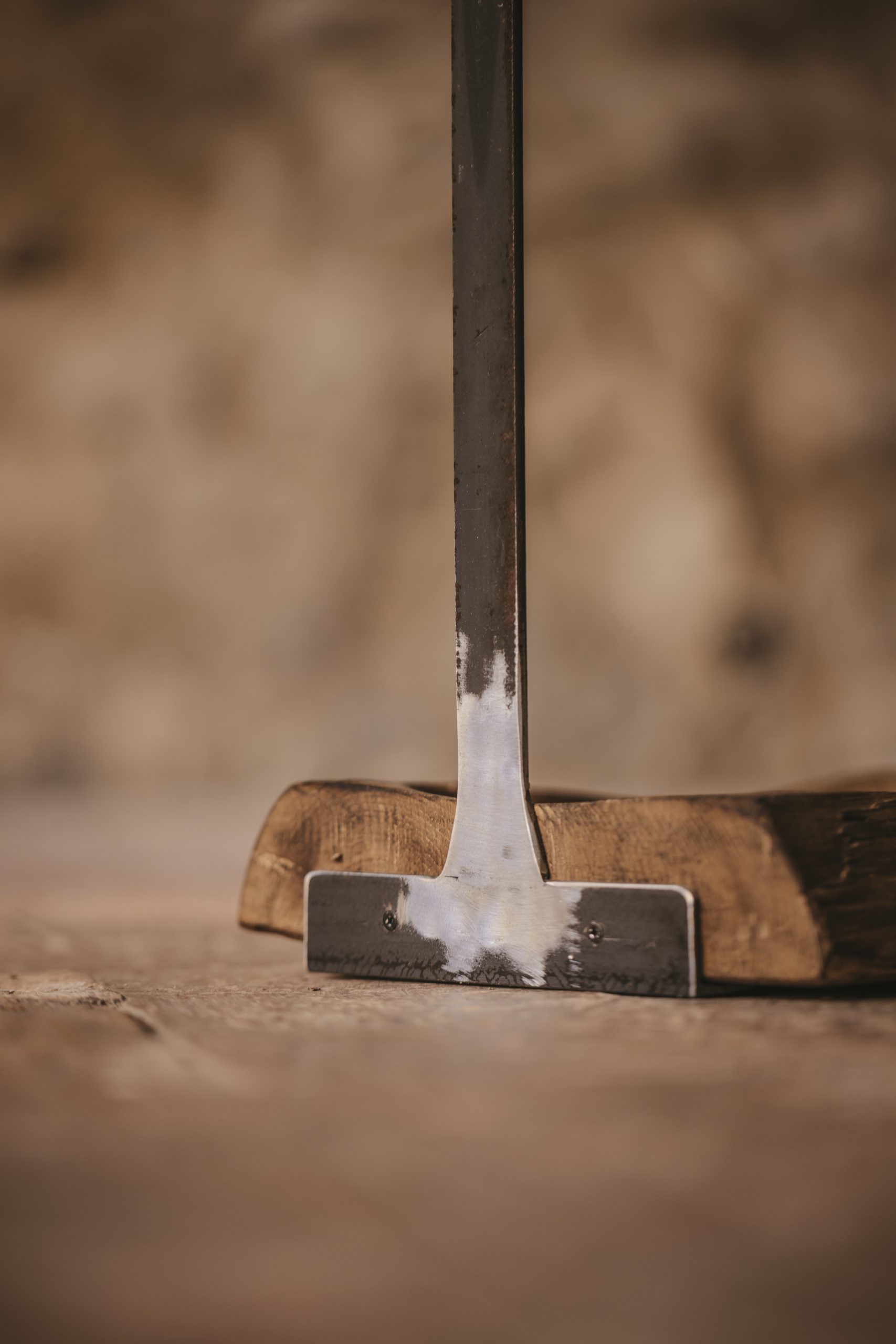 Accesorio para chimenea artesanal de metal y madera