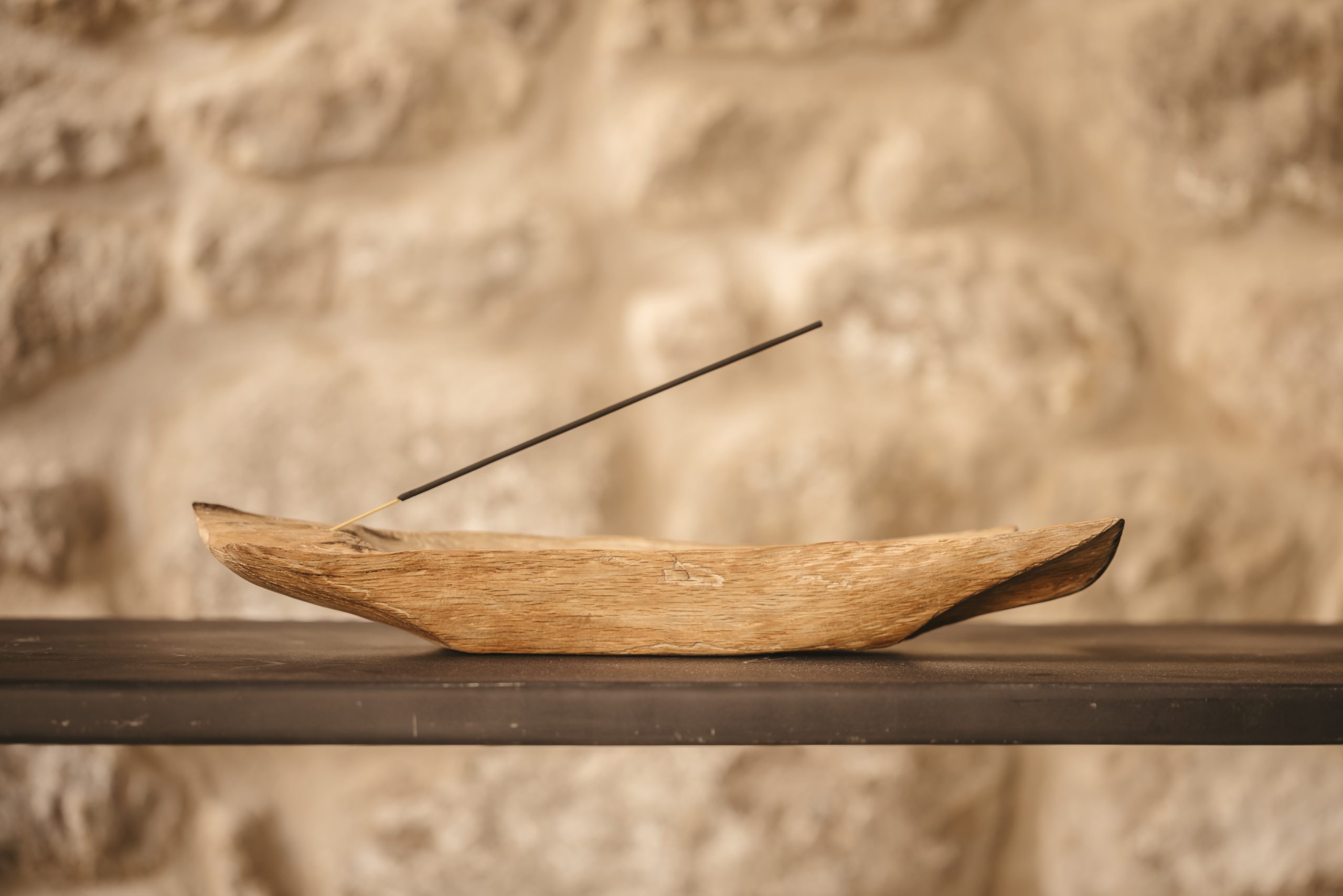 Mesita lampara artesanal de madera y metal